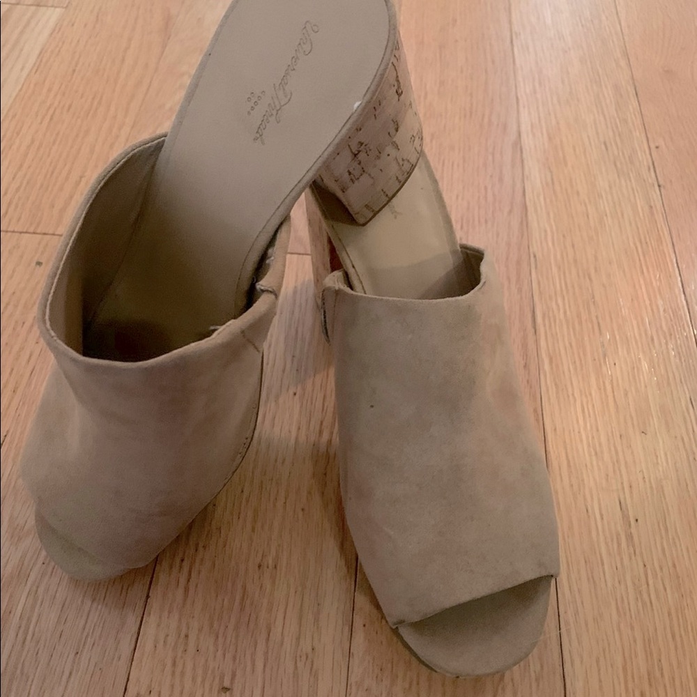 Womens tan cork heeled clog